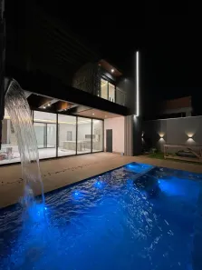 Sobrado com 3 Quartos à venda, 329m² no Petrópolis, Várzea Grande