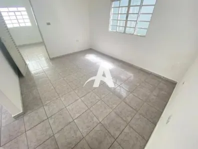 Casa com 3 Quartos para alugar, 120m² no Presidente Roosevelt, Uberlândia