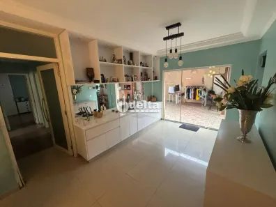 Casa com 3 Quartos à venda, 225m² no Santa Mônica, Uberlândia