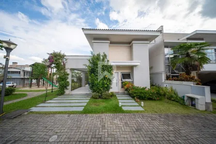 Casa com 4 Quartos para alugar, 300m² no Campo Comprido, Curitiba