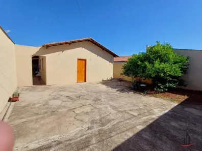 Casa com 2 Quartos para alugar, 116m² no Beija-Flor II, Uberaba