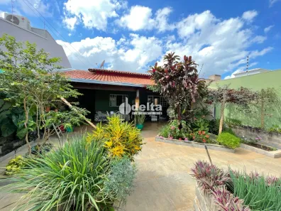 Casa com 2 Quartos à venda, 148m² no Granada, Uberlândia