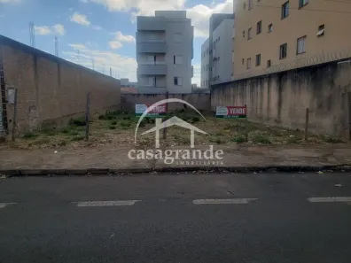 Lote/Terreno à venda, 330m² no Segismundo Pereira, Uberlândia