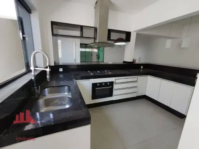 Casa com 3 Quartos para alugar, 170m² no Parque Novo Mundo, Americana