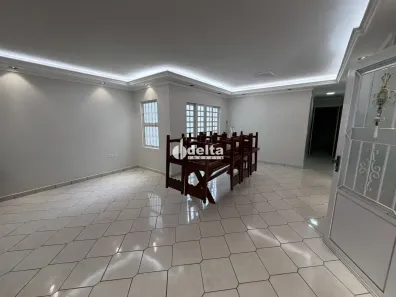 Casa com 4 Quartos para alugar, 200m² no Santa Luzia, Uberlândia