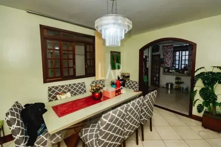 Casa com 4 Quartos para alugar, 365m² no São João Batista (Venda Nova), Belo Horizonte