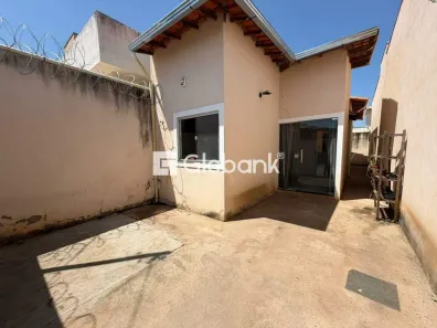 Casa com 2 Quartos para alugar, 90m² no Jardim Olímpico, Montes Claros