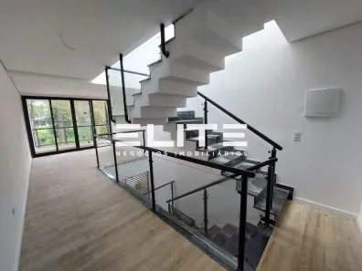 Sobrado com 3 Quartos à venda, 200m² no Vila Scarpelli, Santo André
