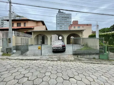 Imóvel Comercial com 3 Quartos para alugar, 180m² no Trindade, Florianópolis