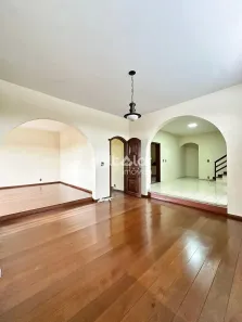 Casa com 5 Quartos para alugar, 328m² no Jardim Montanhês, Belo Horizonte
