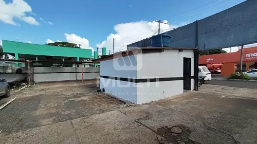 Lote/Terreno com 1 Quarto para alugar, 300m² no Aclimação, Uberlândia