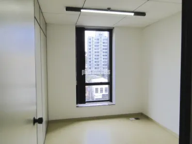 Sala Comercial com 2 Quartos para alugar, 37m² no Jardim Londrina, São Paulo