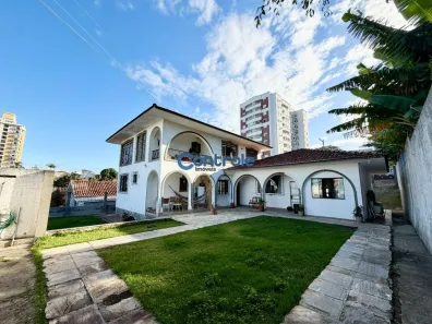 Casa com 6 Quartos à venda, 244m² no Barreiros, São José