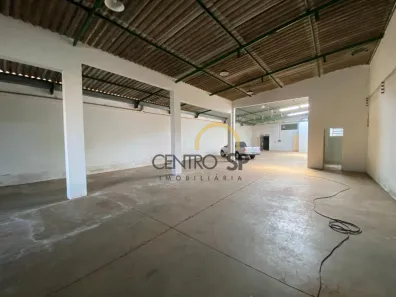 Galpão/Depósito/Armazém para alugar, 320m² no Vila Santista, Bauru