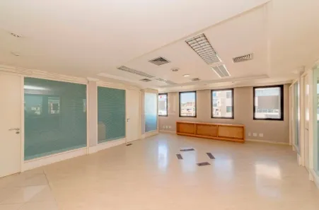 Sala Comercial à venda, 127m² no Três Figueiras, Porto Alegre