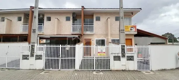 Casa com 2 Quartos para alugar, 63m² no Petrópolis, Joinville