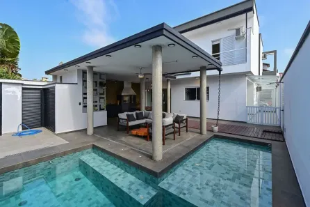 Sobrado com 4 Quartos à venda, 180m² no Jardim Tres Marias, Peruíbe