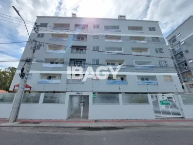 Apartamento com 2 Quartos para alugar, 55m² no Aririú, Palhoça