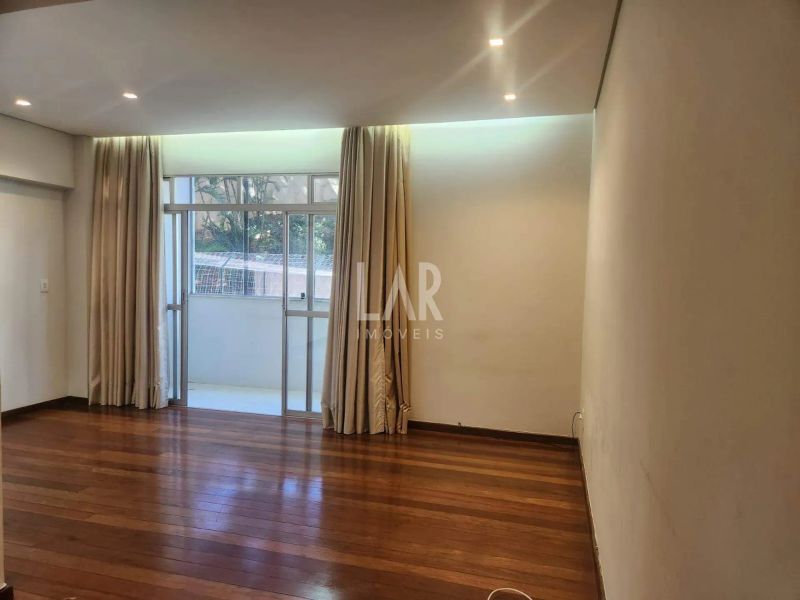 Apartamento com 3 quartos — Santo Antônio, Belo Horizonte