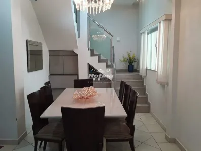 Casa com 5 Quartos à venda, 261m² no Santa Mônica, Uberlândia
