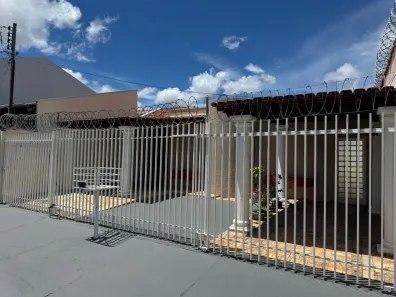 Casa com 3 Quartos para alugar, 120m² no Jardim Europa, Cuiabá