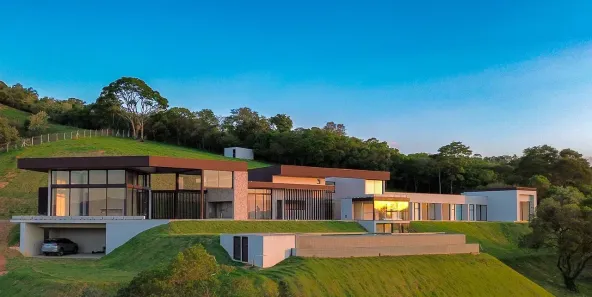 Fazenda/Sítio com 6 Quartos à venda, 1225m² no , Vargem