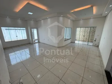 Casa com 3 Quartos para alugar, 150m² no Jardim Holanda, Uberlândia