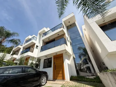 Casa de Condomínio com 4 Quartos para venda ou aluguel, 150m² no Parque Rincão, Cotia