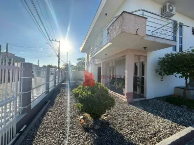 Casa com 4 Quartos para alugar, 330m² no São João, Itajaí