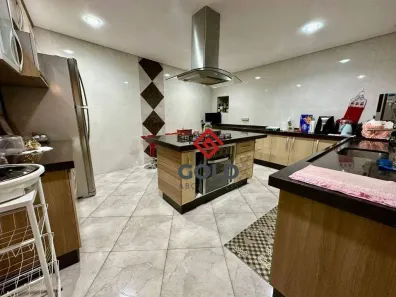 Sobrado com 4 Quartos à venda, 214m² no Vila Curuçá, Santo André