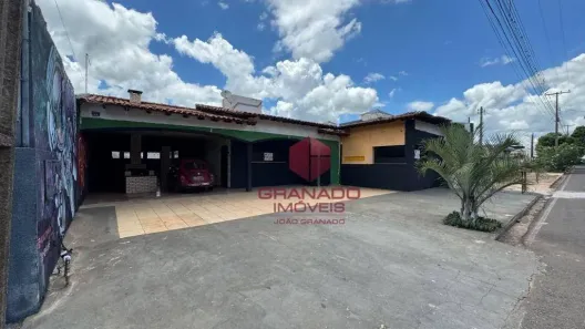 Imóvel Comercial com 3 Quartos à venda, 300m² no Vila Bernardino, Mandaguaçu