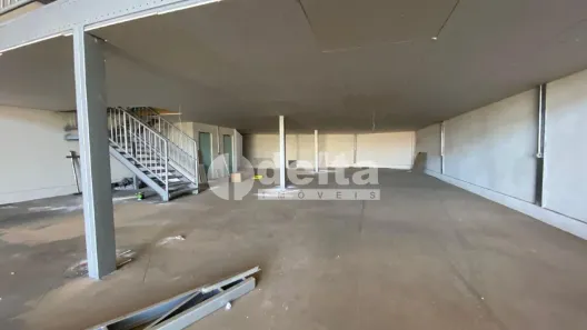 Ponto Comercial para alugar, 419m² no Santa Mônica, Uberlândia