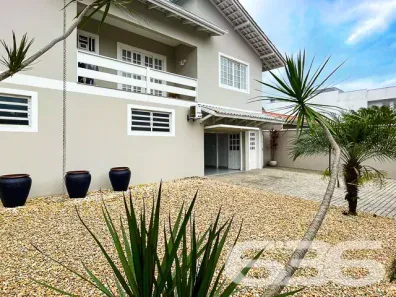 Sobrado com 3 Quartos à venda, 150m² no Iririú, Joinville