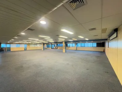 Sala Comercial para alugar, 1000m² no Vila da Serra, Nova Lima
