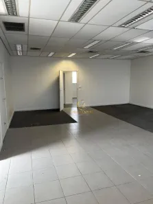 Prédio Comercial para alugar, 600m² no Vila Industrial, São José dos Campos