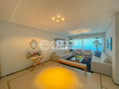 Casa com 4 Quartos para alugar, 700m² no Jardim Karaíba, Uberlândia