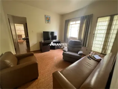 Casa com 3 Quartos à venda, 256m² no Santa Mônica, Uberlândia