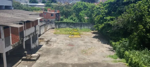 Galpão/Depósito/Armazém à venda, 650m² no Inhaúma, Rio de Janeiro