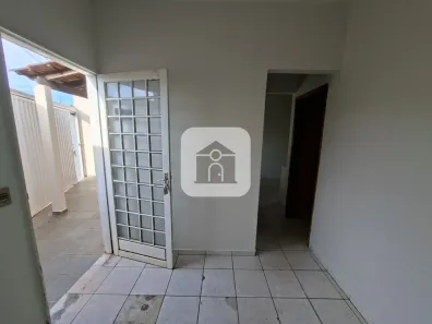 Casa com 1 Quarto para alugar, 45m² no Planalto, Uberlândia