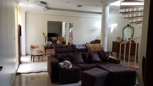 Sobrado com 3 Quartos à venda, 180m² no Vila Jayara, Anápolis