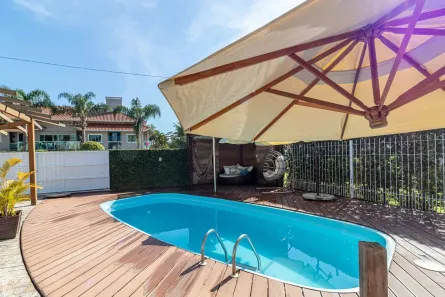 Casa com 4 Quartos para alugar, 300m² no Jurerê, Florianópolis