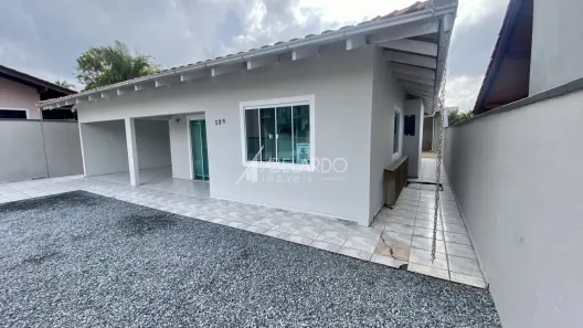 Casa com 4 Quartos para alugar, 370m² no Velha, Blumenau