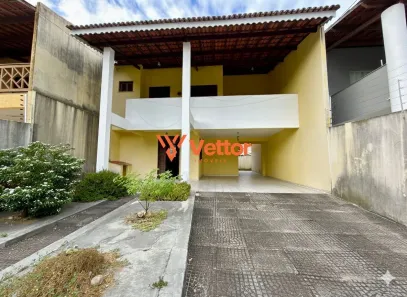 Sobrado com 4 Quartos à venda, 203m² no Sapiranga-Coité, Fortaleza