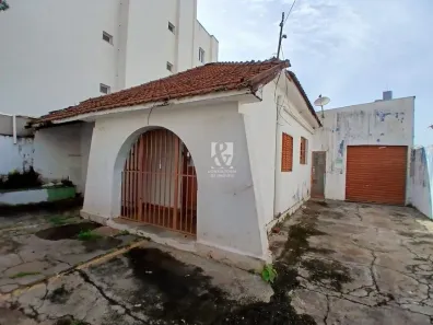 Casa com 2 Quartos à venda, 230m² no Centro, Uberlândia