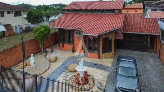 Casa com 4 Quartos à venda, 285m² no Bucarein, Joinville