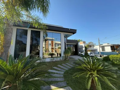 Casa com 3 Quartos para alugar, 215m² no Pedra Branca, Palhoça
