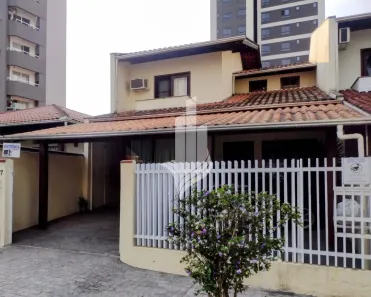 Sobrado com 3 Quartos à venda, 142m² no Velha, Blumenau