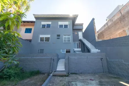 Casa com 3 Quartos para alugar, 298m² no Medianeira, Porto Alegre
