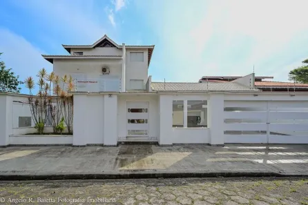 Sobrado com 6 Quartos à venda, 394m² no Bal Stella Maris, Peruíbe
