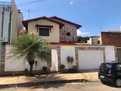 Casa com 3 Quartos para alugar, 170m² no Arvoredo, Contagem